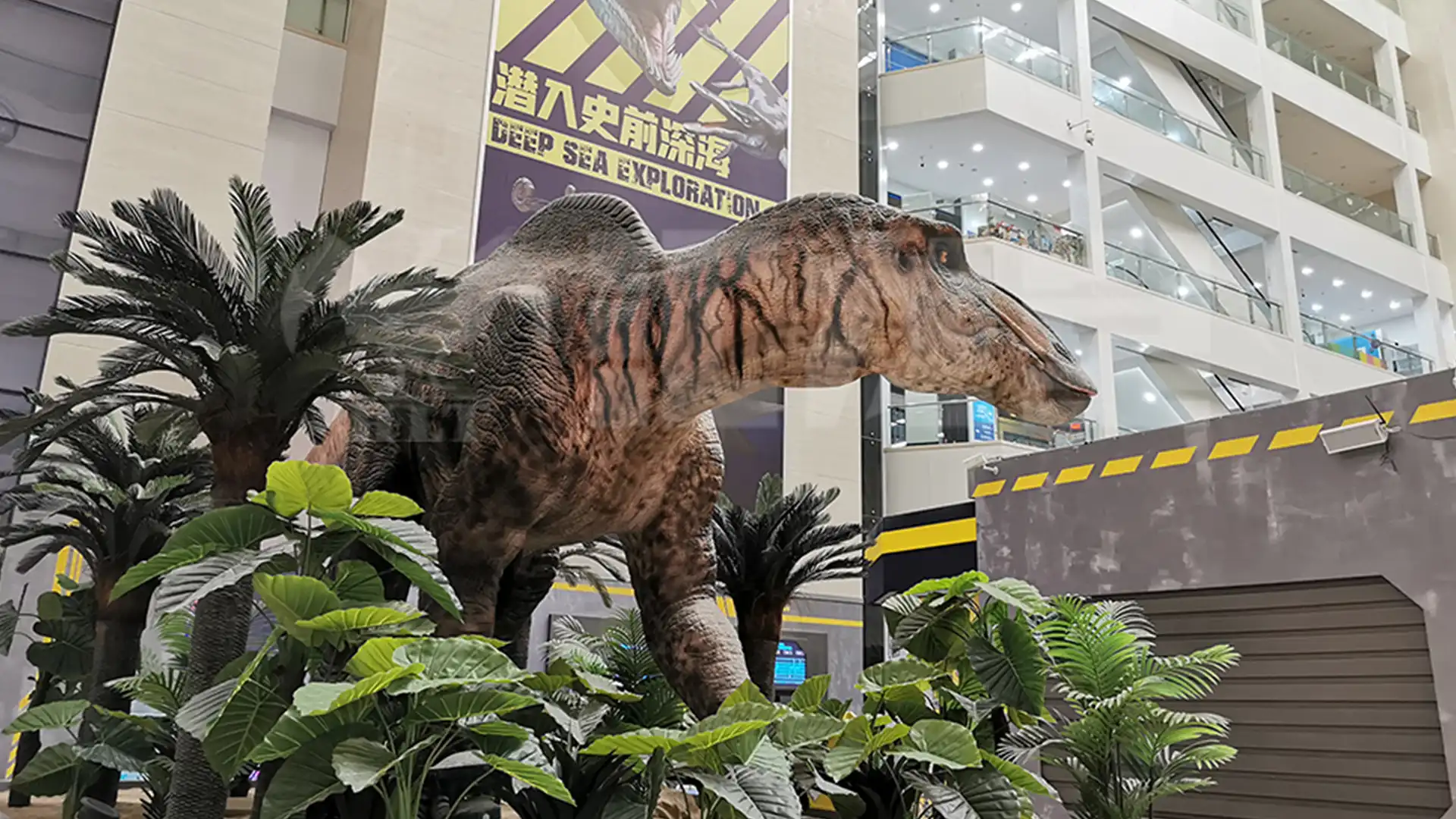Life-size animatronic T-Rex — subject of HLTDINO buyer guides