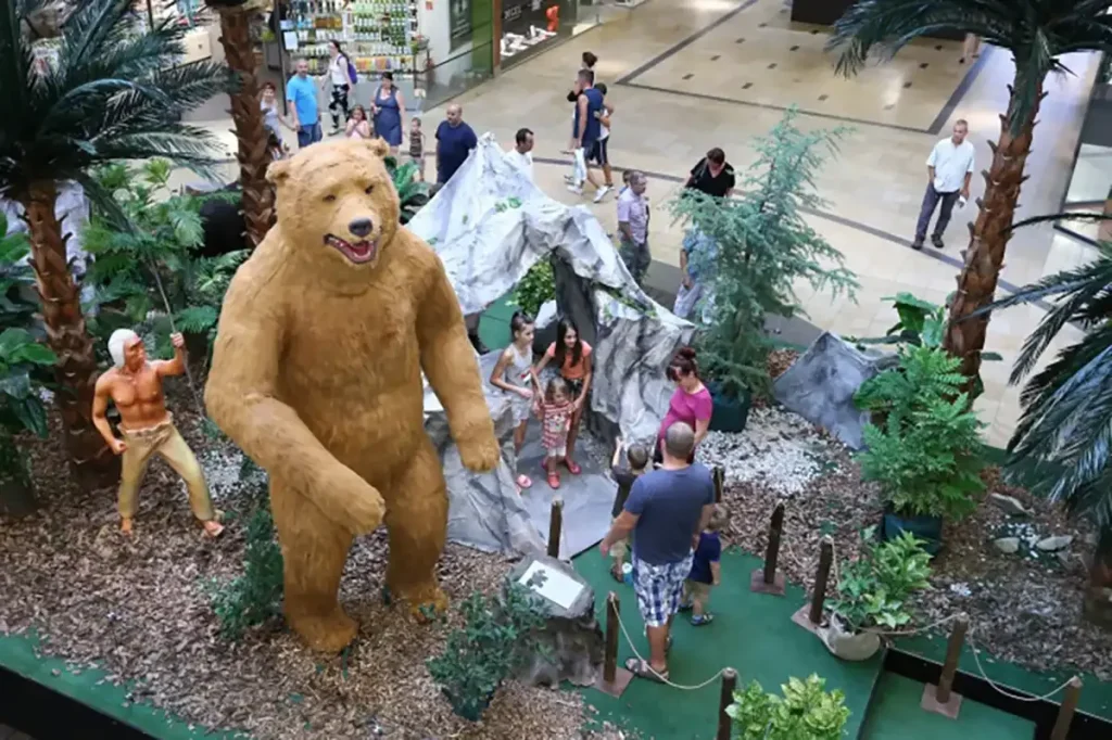 Animatronic Cave Bear Model