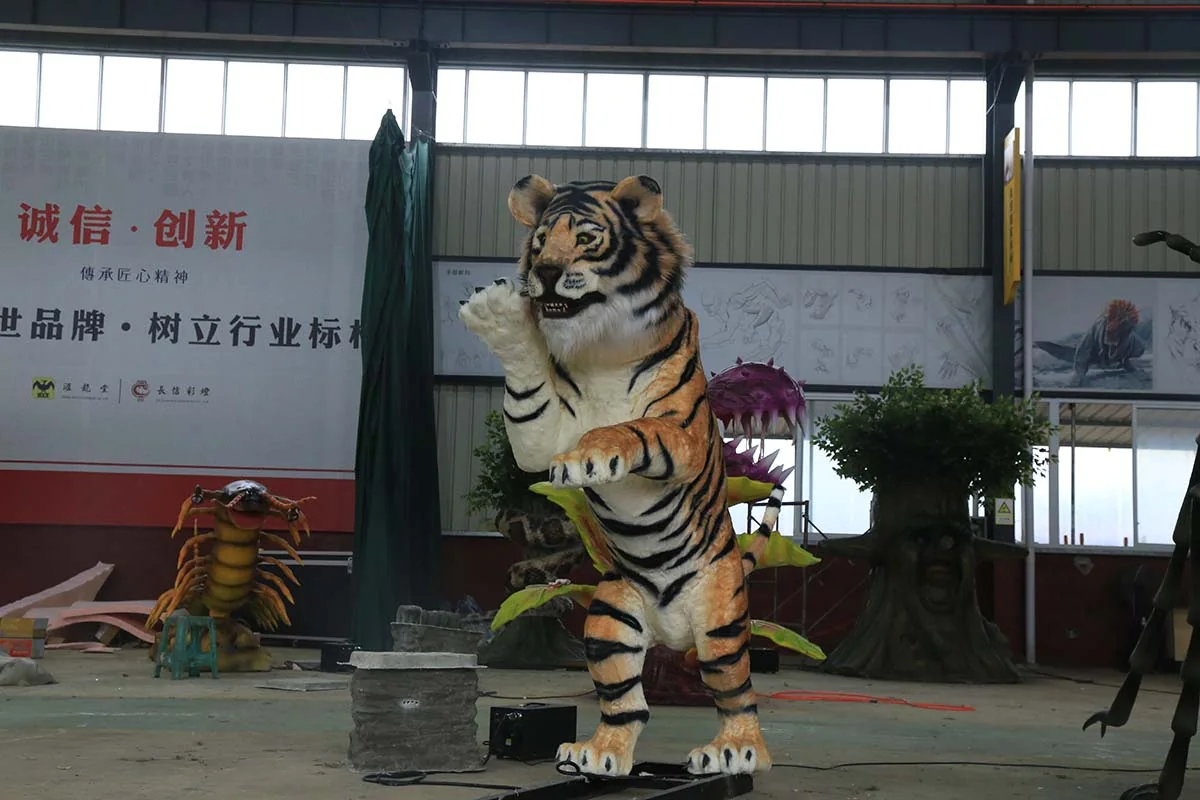 Animatronic tiger fur and amber glass eye detail