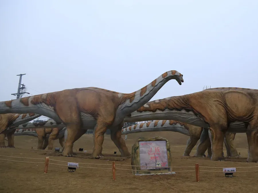 Animatronic Apatosaurus neck and head detail