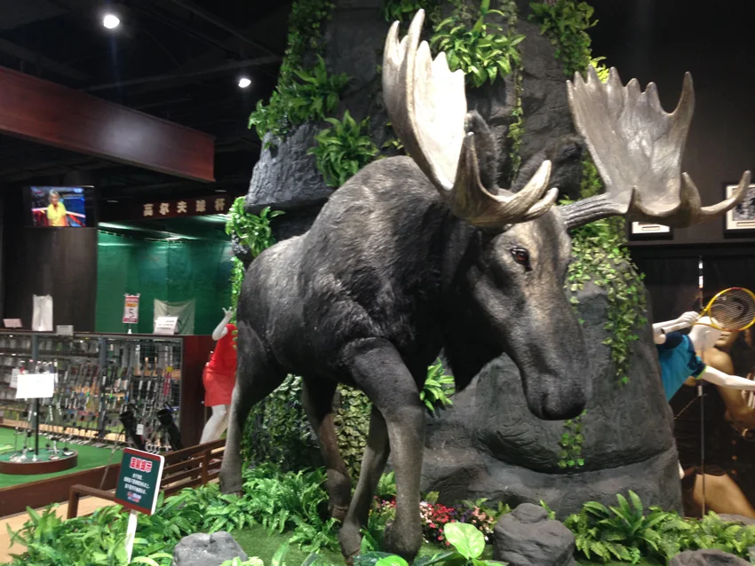 Life-Size Animatronic Moose — Realistic Elk Statue