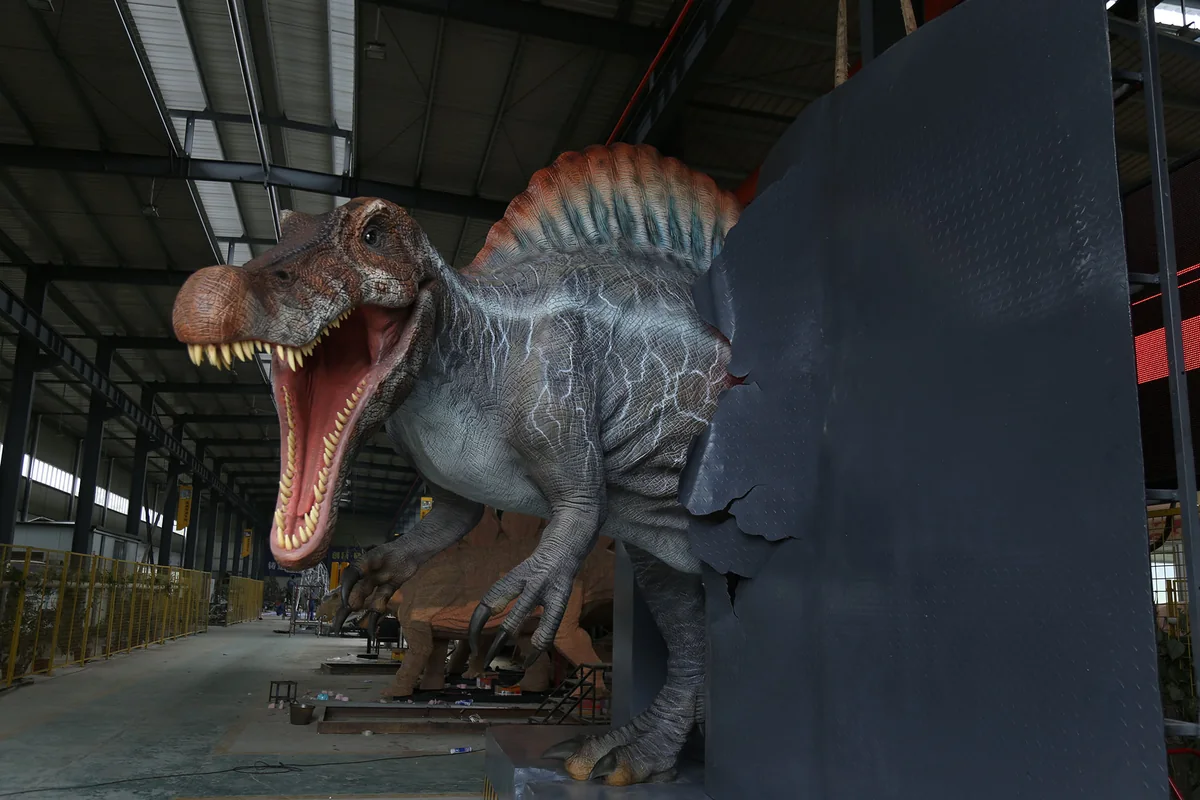 Spinosaurus animatronic model in wall-breaking pose with surface finish technology